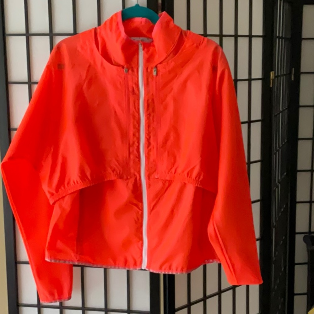 Athlete windbreaker